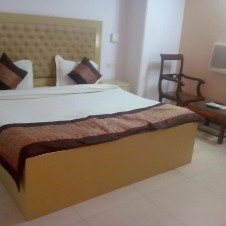 Hotel O Hotel Landmark Inn Delhi  Bagian luar foto